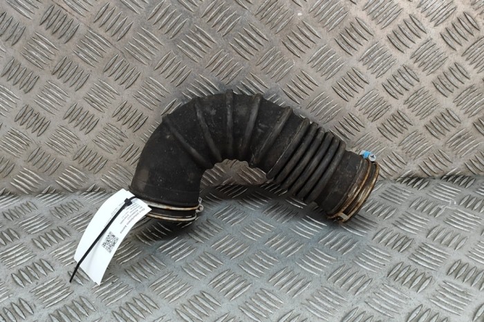 Furtun de admisie aer TOYOTA LAND CRUISER _J15_ 2017 OEM: 17881-11600 23843217