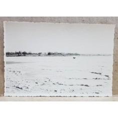 BRAILA , PESCARI CU BARCA PE SANIE , PE DUNAREA INGHETATA , FOTOGRAFIE TIP CARTE POSTALA , MONOCROMA, NECIRCULATA , PERIOADA INTERBELICA