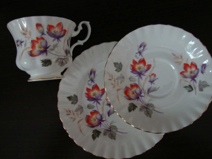 SET / SERVICIU MIC DEJUN DIN PORTELAN ENGLEZESC ROYAL ALBERT