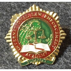 Insigna pin - Academia Internaționala de aplicare a legii, Budapesta