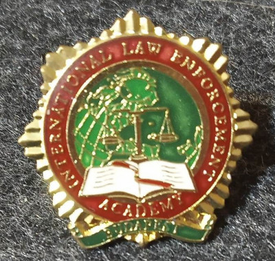 Insigna pin - Academia Internaționala de aplicare a legii, Budapesta foto