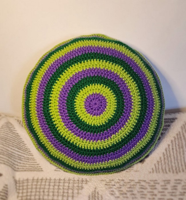 Pernă decorativă, diametru 27 cm, crosetată manual, umplută microfibră - model 2
