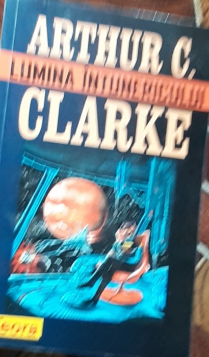 LUMINA INTUNERICULUI Arthur C. Clarke SF