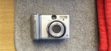 APARAT FOTO DIGITAL Canon PowerShot A80 , FUNCTIONEAZA CU 4 BATERII AAA SAU ACUMULATORI .