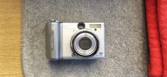 APARAT FOTO DIGITAL Canon PowerShot A80 , FUNCTIONEAZA CU 4 BATERII AAA SAU ACUMULATORI .
