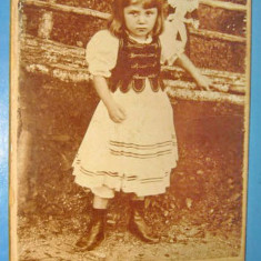 4839H-Foto CDV veche Arad-HONISCH L. Istvan Arad-Fetita cu papusa anii 1900.