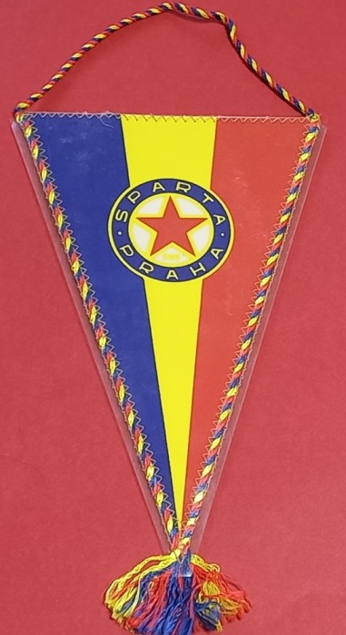 Fanion fotbal - SPARTA PRAGA (Cehoslovacia) - cu autografe printate pe spate
