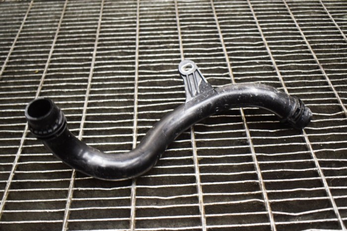 Furtun radiator răcire st&acirc;nga AUDI Q5 FY 2019 OEM: 04L121071G 11831962