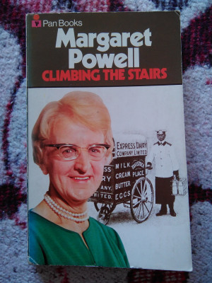 CLIMBING THE STAIRS MARGARET POWELL 1971 foto