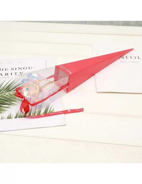 Cutiuta rosie cu luminite si trandafir pentru Valentines Day si 8 Martie