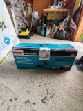 Vand polizor Makita GA9020