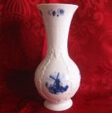 VAZA PORTELAN DELFT OLANDA DECOR CU MORI DE VANT 22.5 CM