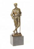 Jucator de golf-statueta din bronz pe un soclu din marmura SL-105