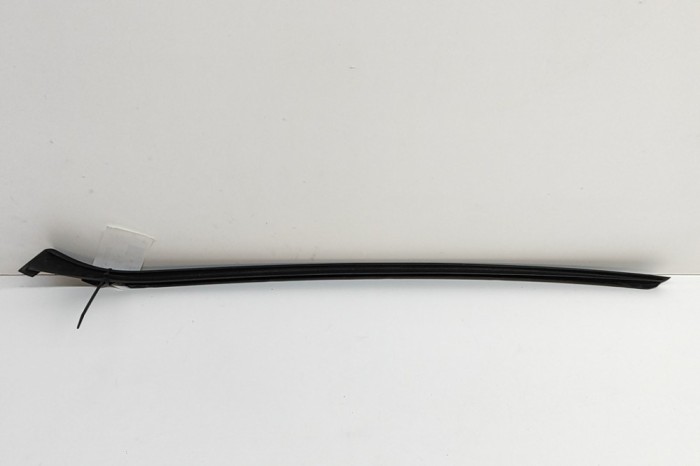 Ornament vertical parbriz dreapta AUDI E-TRON GEN 2019 OEM: 4KE854328 | 28479599