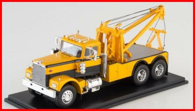 Macheta DIAMOND REO Tow Truck (scara 1/43) NEO foto