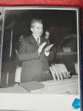 Fotografie, Nicolae Ceausescu, apaudand de la tribuna
