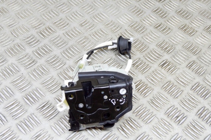 &Icirc;ncuietoare ușă dreapta spate PORSCHE MACAN DKN 2019 OEM: 8K0839016F 17263341