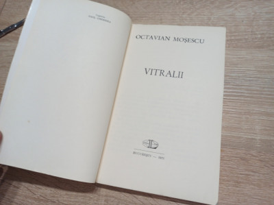 OCTAVIAN MOSESCU (semnatura) VITRALII, 1971 foto