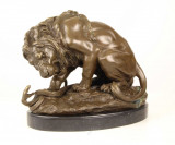Leul si sarpele-statueta din bronz pe un soclu din marmura KF-14, Animale