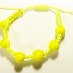 Bratara tip shamballa cu margele galben neon