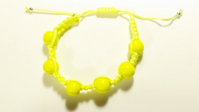 Bratara tip shamballa cu margele galben neon