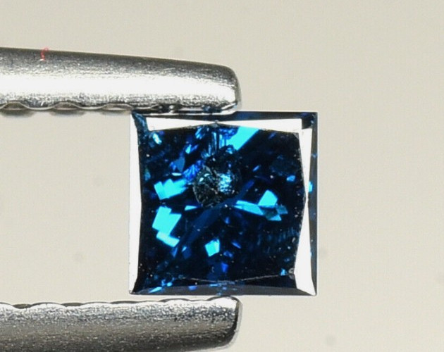 Diamant albastru 0.15 ct taiat princess
