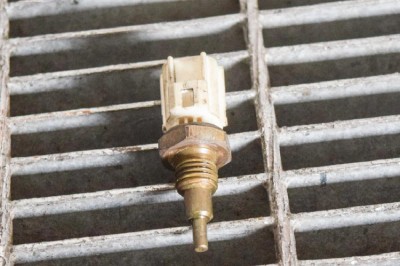 Senzor de temperatură lichid de răcire TOYOTA PRIUS Hatchback _W2_ 2007 OEM: 89422-33030 11230847 foto