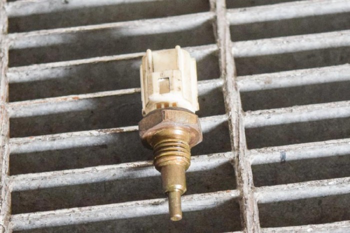 Senzor de temperatură lichid de răcire TOYOTA PRIUS Hatchback _W2_ 2007 OEM: 89422-33030 11230847