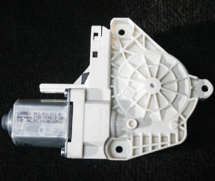 Motor macara geam ușă dreapta spate AUDI Q3 8U 2014 OEM: 8K0959812A | 2148466