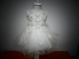 Cumpara ieftin Rochiță Elegantă cu Trena Albă - 1 an