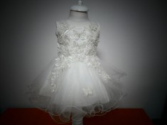 Rochiță Elegantă cu Trena Albă - 1 an foto