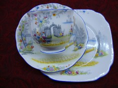 SET / SERVICIU MIC DEJUN DIN PORTELAN ENGLEZESC ROYAL ALBERT CROWN ,,ROSEDALE,,