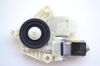 Motor macara geam ușă st&amp;acirc;nga spate VW PASSAT B8 3G2 2015 OEM: 5Q4959812E | 1565558 foto
