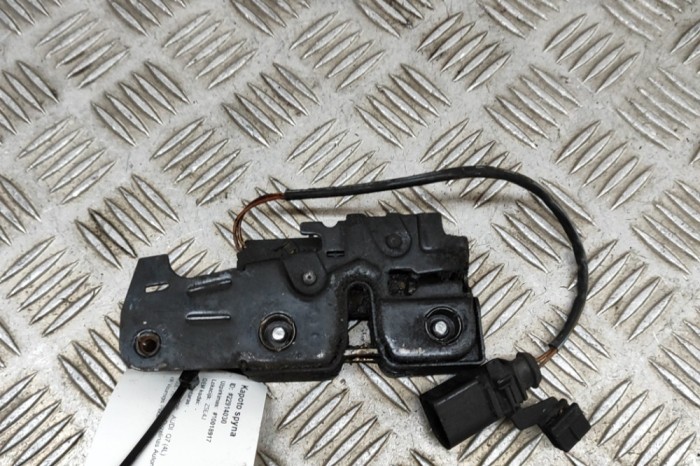 &Icirc;ncuietoare capota AUDI Q7 4L 2007 OEM: 4L0823509 | 22914030