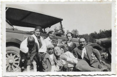 D470 Familie cu masina de epoca 1931 poza romaneasca foto