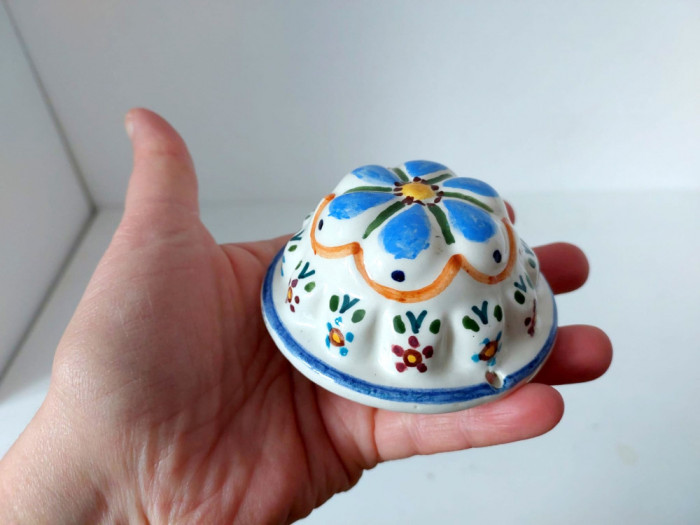 Mini forma de prajitura bundt chec, ceramica pictata manual, decor