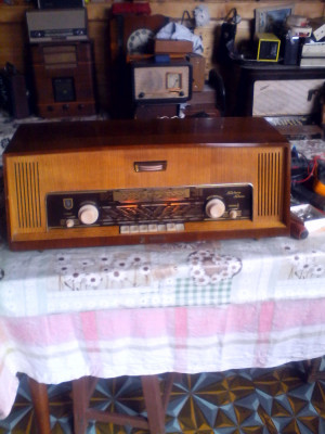 Radio vechi pe lampi Philips Saturn 511 Stereo An 1961-62 foto
