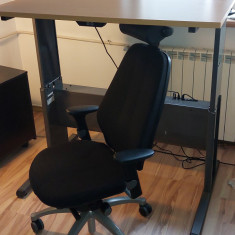 Set birou reglabil si scaun ergonomic Suedia