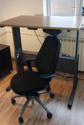 Set birou reglabil si scaun ergonomic Suedia foto