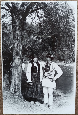 Cuplu de tineri tarani, anii &amp;#039;30// reproducere de epoca foto