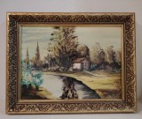 Pictură &icirc;n ulei pe p&acirc;nză o lucrare veche &icirc;n stil clasic sau rustic, reprezent&acirc;nd un peisaj cu o casă/hribă, un r&acirc;u sau drum de apă și copaci