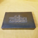 CASETA DIN METAL ARGINTAT-SUVENIR BUDAPESTA-BUDAVAR-ARTIST OTTO KOPCSANYI-ANII60