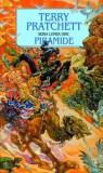 Piramide Paperback brosat Terry Pratchett RAO Lumea Disc carte SF umor