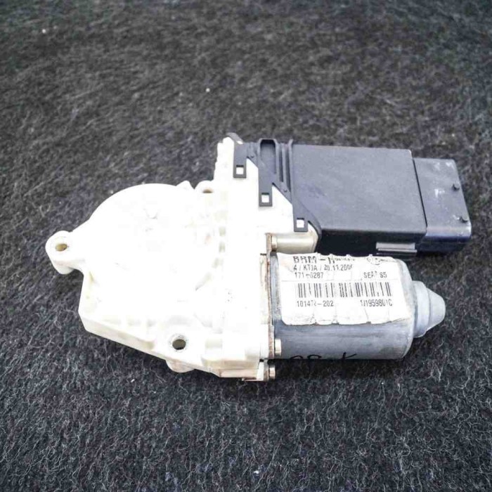 Motor macara geam ușă st&acirc;nga față SEAT LEON 1M1 2000 OEM: 1J1959801C 3032499