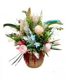 Aranjament floral personalizabil cu bujori, trandafiri si plante naturale criogenate si stabilizate