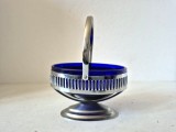 Coșuleț Vintage Art Deco &ndash; Sticlă Albastru Cobalt și Montură Metalică