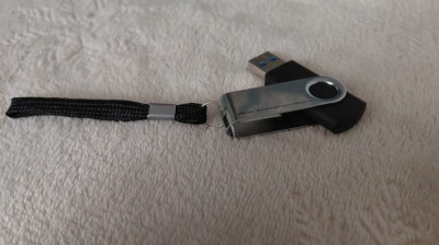 Stick Bootabil Windows 7, 8.1, 10, 11 și Office 2019, 2021, 2024 - Stick fizic gata de lucru și licență digitală de activare foto