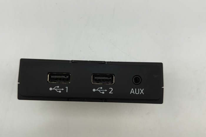 Port USB/AUX-In AUDI Q7 4M 2016 OEM: 4M0035736A | 31800801