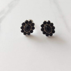 Cercei mici eleganti flori negre 32C12C598 foto