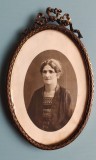 Tablou Portret de Epocă (anii 1910-1920) &icirc;n Ramă Ovală cu Fundă &ndash; 100% Original